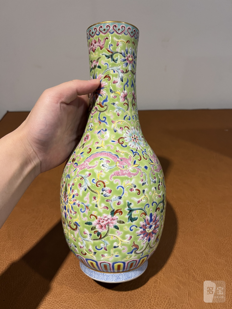 清 粉彩缠枝牡丹卷草龙纹瓶 - 图4